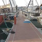 Úszó hotel Boat Experience