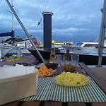Boat Experience Úszó hotel Corralejo