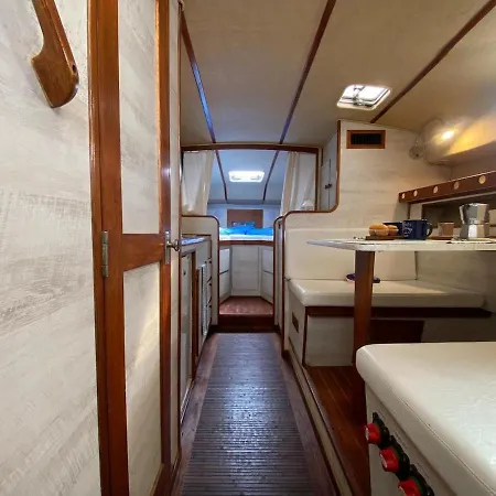 船上ホテル Boat Experience