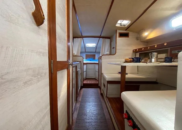 船上ホテル Boat Experience